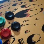 Detalle del vinilo aplicado al panel de mandos.